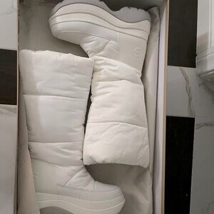 Michael Kord tall white boots 7.5